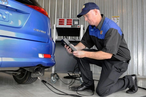 A technician at a smog check location in Las Vegas, Nevada is conducting a Vehicle Emissions Test