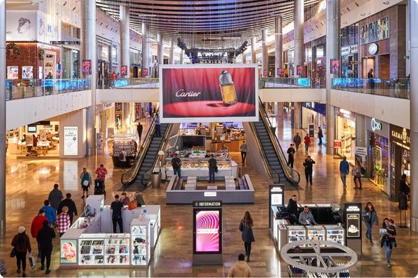 Las Vegas Shopping Mall & Outlets Info. A picture of Las Vegas Fashion Show interior